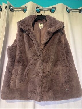 Garcia- Faux Fur Hooded Vest - plum